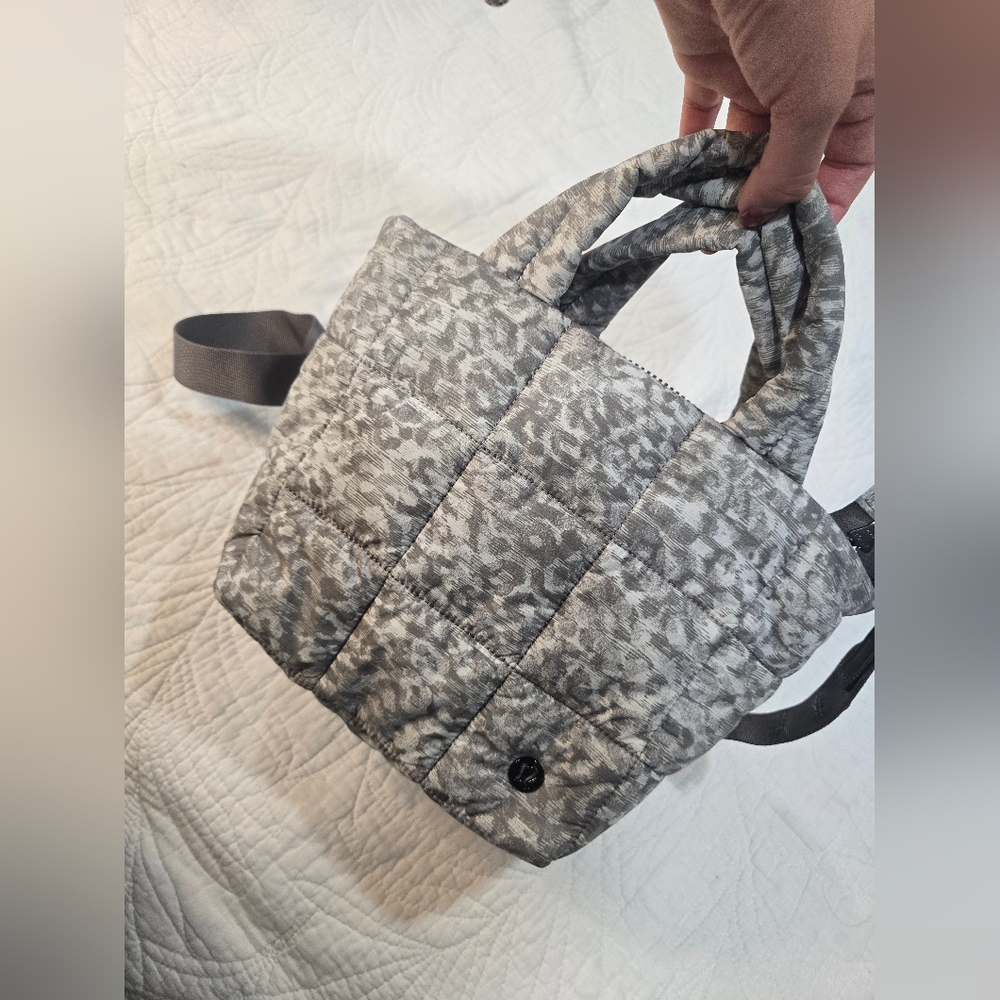 Lululemon Quilted Crossbody 5L - Picture 4 of 16